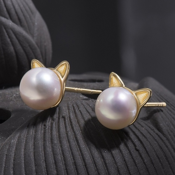 ❤️4 for $20 Sale❤️Gold Cat Pearl Earrings - Picture 2 of 4